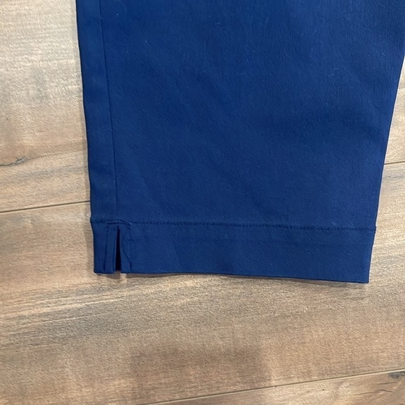 IZOD Sz 10 zip up navy golf capris with front/back pockets and IZOD logo - Picture 3 of 9